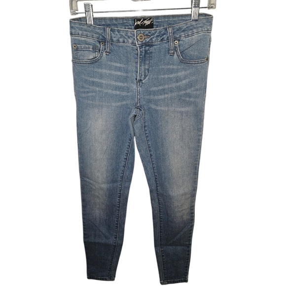 Lord & Taylor Light Wash Skinny Jeggings - Picture 1 of 2